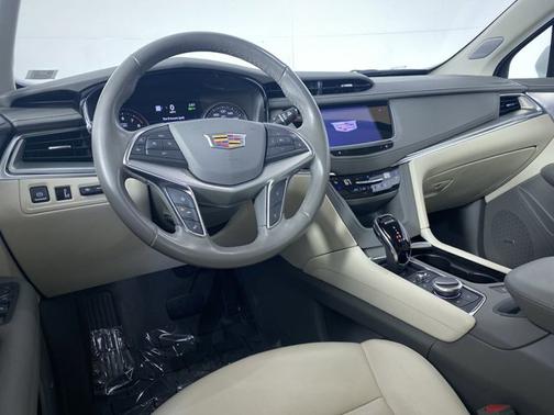 2022 Cadillac XT5 FWD Premium Luxury