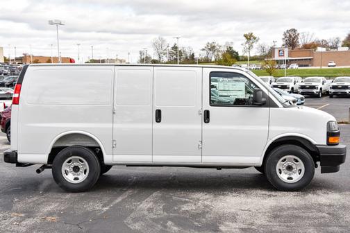 2025 Chevrolet Express 3500