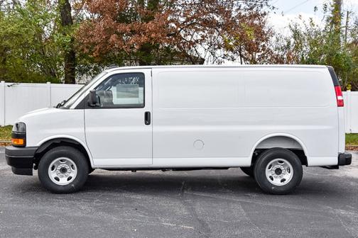 2025 Chevrolet Express 3500
