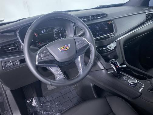 2025 Cadillac XT5 FWD Premium Luxury