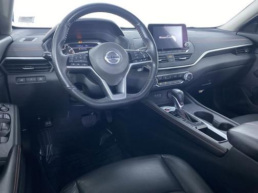 Pearl White Tricoat 2021 Nissan Altima 2.5 SR