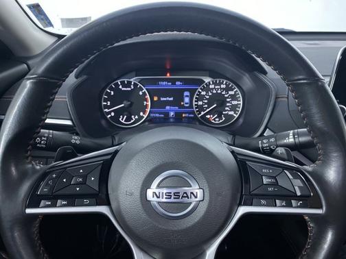 Pearl White Tricoat 2021 Nissan Altima 2.5 SR