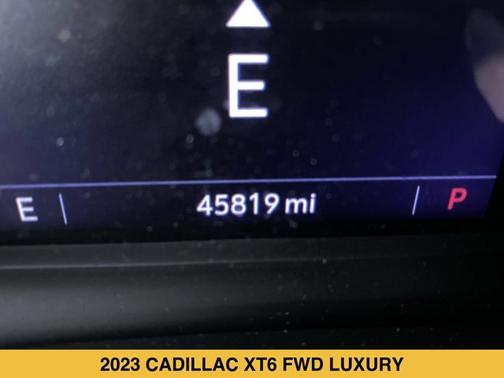 Crystal White Tricoat 2023 Cadillac XT6 FWD Luxury
