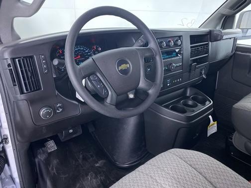 2025 Chevrolet Express 3500 RWD 3500 135