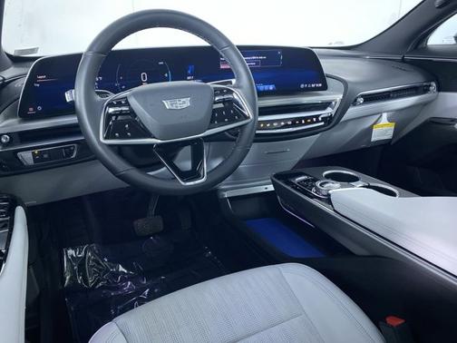 Crystal White Tricoat 2024 Cadillac LYRIQ Luxury