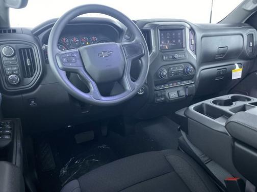 Summit White 2026 Chevrolet Silverado 2500 Custom