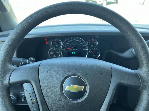 Summit White 2026 Chevrolet Express 3500 RWD 3500 135