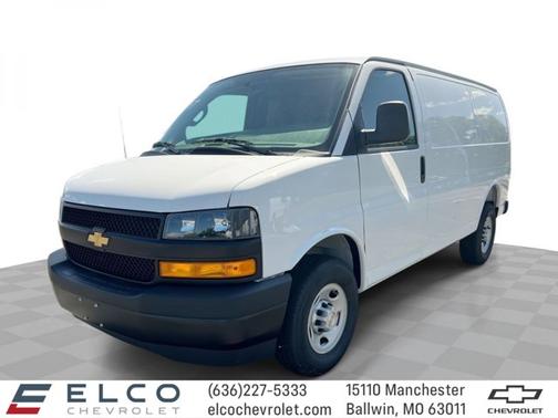 Summit White 2026 Chevrolet Express 3500 RWD 3500 135