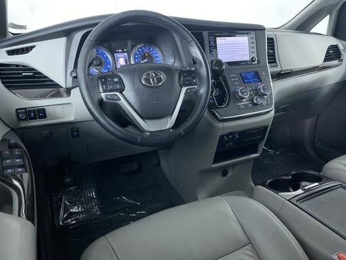 2019 Toyota Sienna XLE