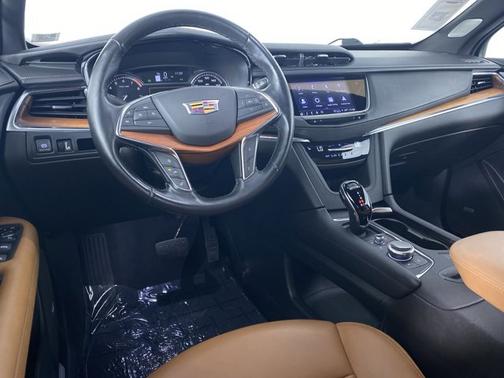 Crystal White Tricoat 2023 Cadillac XT5 AWD Premium Luxury