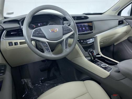 2022 Cadillac XT5 AWD Premium Luxury