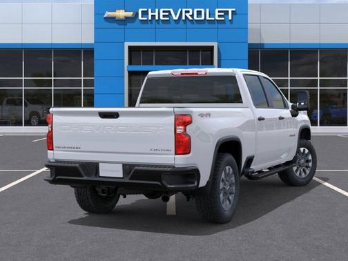 Summit White 2026 Chevrolet Silverado 2500 Custom