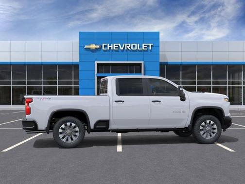 Summit White 2026 Chevrolet Silverado 2500 Custom