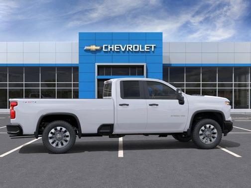 Summit White 2026 Chevrolet Silverado 2500 Custom