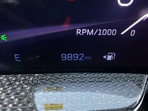 Crystal White Tricoat 2025 Cadillac Escalade AWD V-Series