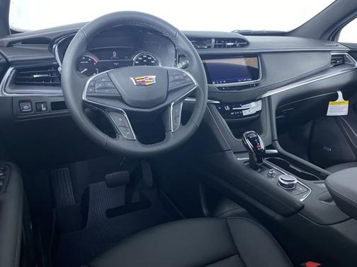 Crystal White Tricoat 2026 Cadillac XT5 AWD Luxury