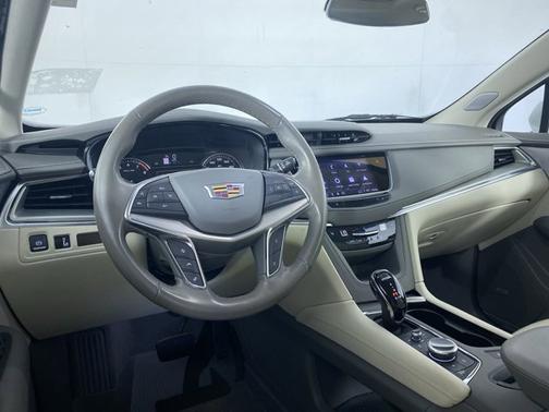 2022 Cadillac XT5 FWD Premium Luxury