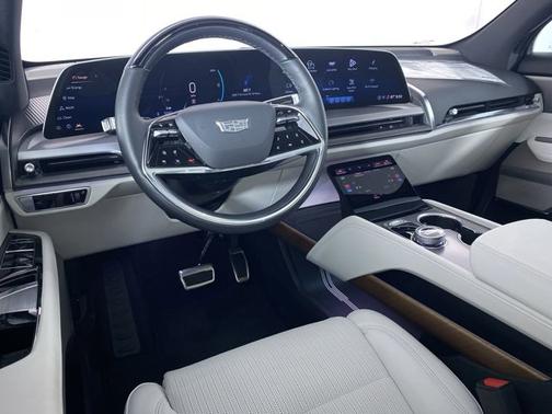 2026 Cadillac VISTIQ Luxury