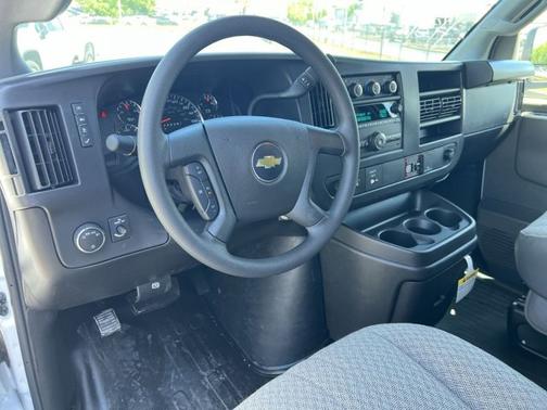 Summit White 2026 Chevrolet Express 3500 RWD 3500 135