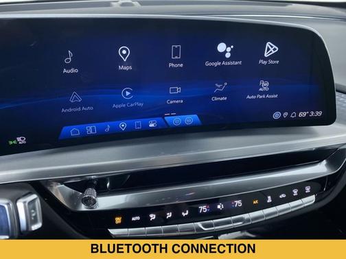 Argent Silver Metallic 2024 Cadillac LYRIQ Sport