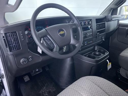 2025 Chevrolet Express 3500 RWD 3500 135