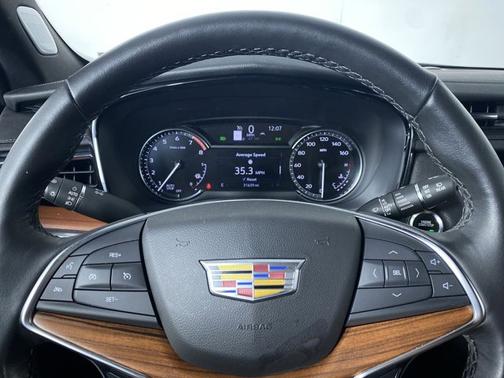 Crystal White Tricoat 2023 Cadillac XT5 FWD Premium Luxury