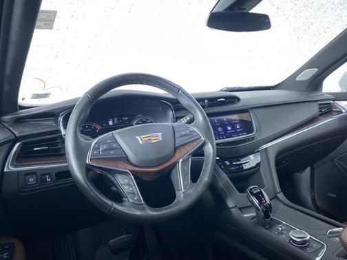 2022 Cadillac XT5 AWD Premium Luxury