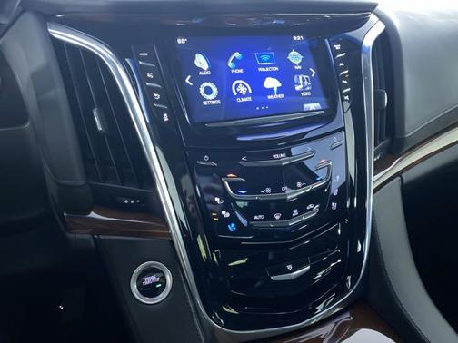 2017 Cadillac Escalade Luxury