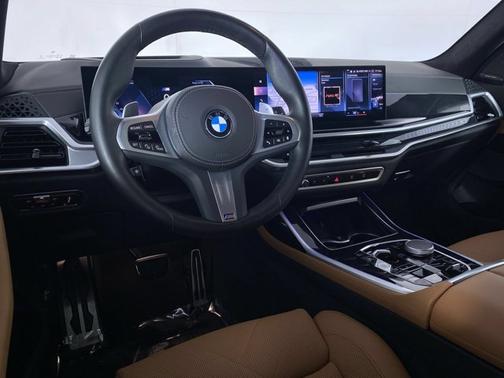 Carbon Black Metallic 2023 BMW X7 xDrive40i