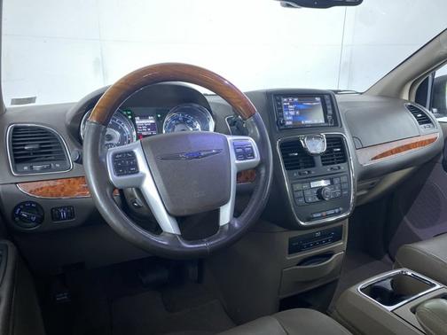 2015 Chrysler Town & Country Limited Platinum