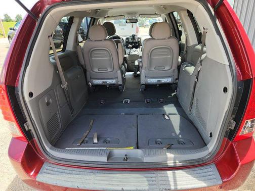 2011 Kia Sedona LX