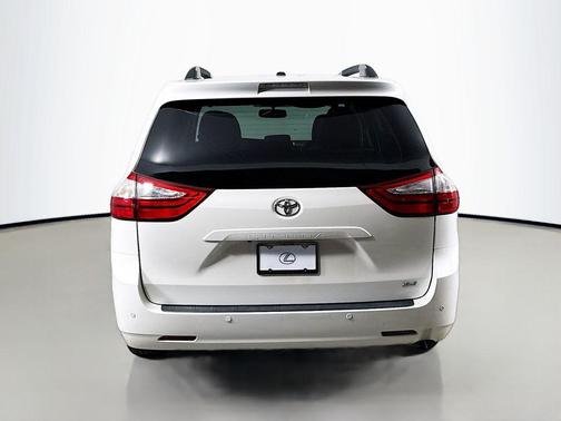 2017 Toyota Sienna XLE Premium