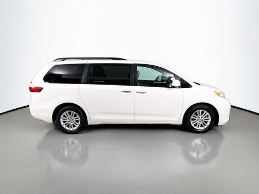 2017 Toyota Sienna XLE Premium