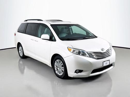 2017 Toyota Sienna XLE Premium