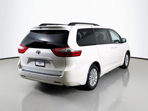 2017 Toyota Sienna XLE Premium