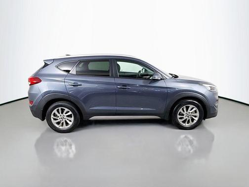 2017 Hyundai TUCSON SE Plus