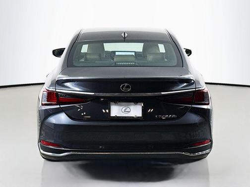2025 Lexus ES 300h Base