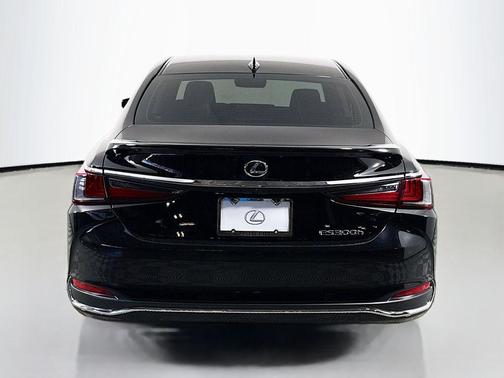 2024 Lexus ES 300h Ultra Luxury