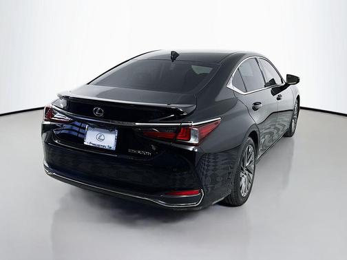 2024 Lexus ES 300h Ultra Luxury
