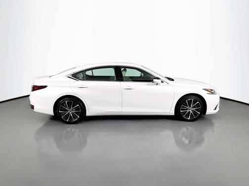 2025 Lexus ES 300h Base
