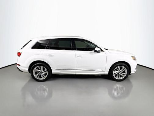 2022 Audi Q7 55 Premium Plus