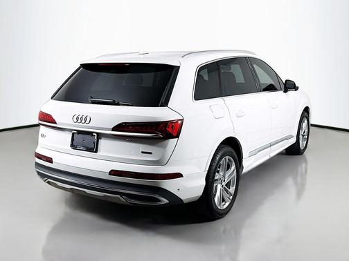 2022 Audi Q7 55 Premium Plus