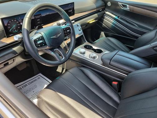 2025 Genesis GV80 Select