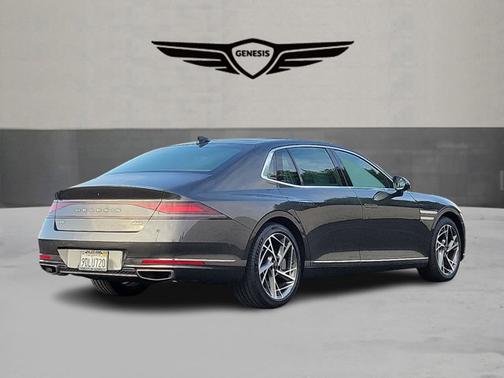 2023 Genesis G90