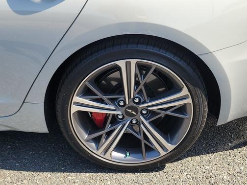 Vatna Gray 2025 Genesis G70 2.5T