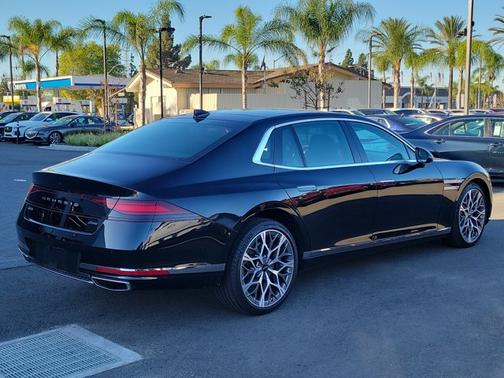 2024 Genesis G90 e-SC