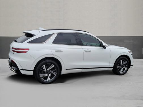 Uyuni White 2026 Genesis GV70 3.5T Sport Advanced