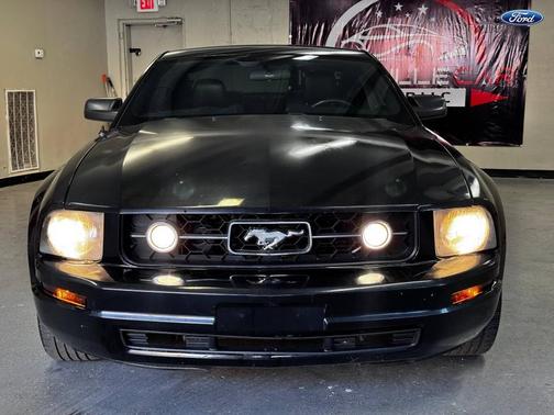 2007 Ford Mustang Deluxe