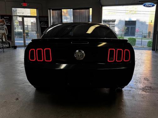 2007 Ford Mustang Deluxe