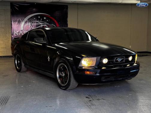 2007 Ford Mustang Deluxe
